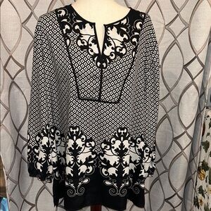 Chico’s Elegant Black and White Women's Top Size 18/20